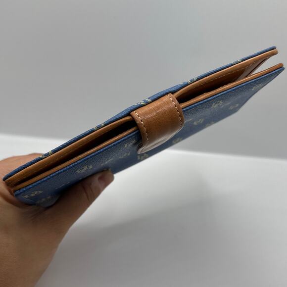 DOONEY & BOURKE Blue and Tan Signature Checkbook Wallet & Sunglasses holder - Picture 8 of 11
